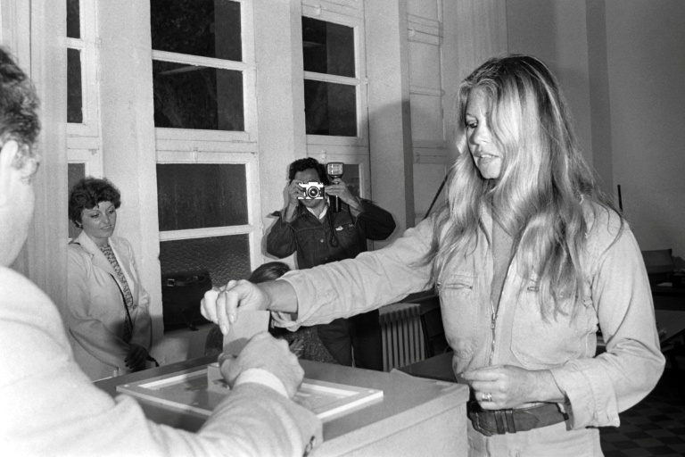 l actrice francaise brigitte bardot vote pour le second tour de la presidentie.jpg