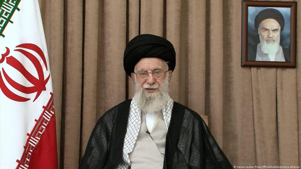 Régime iranien : Comment la mort de Khamenei change tout en Iran image eca1572a 26f7 489b 8fba 1cdb70c0f55d.png